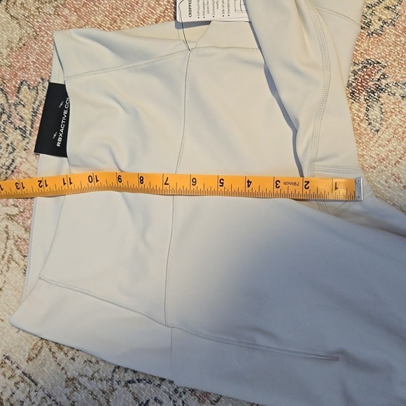 RBX Active Bone Colored Knee Length Compression Capri with Pockets - Size S - Picture 11 of 12